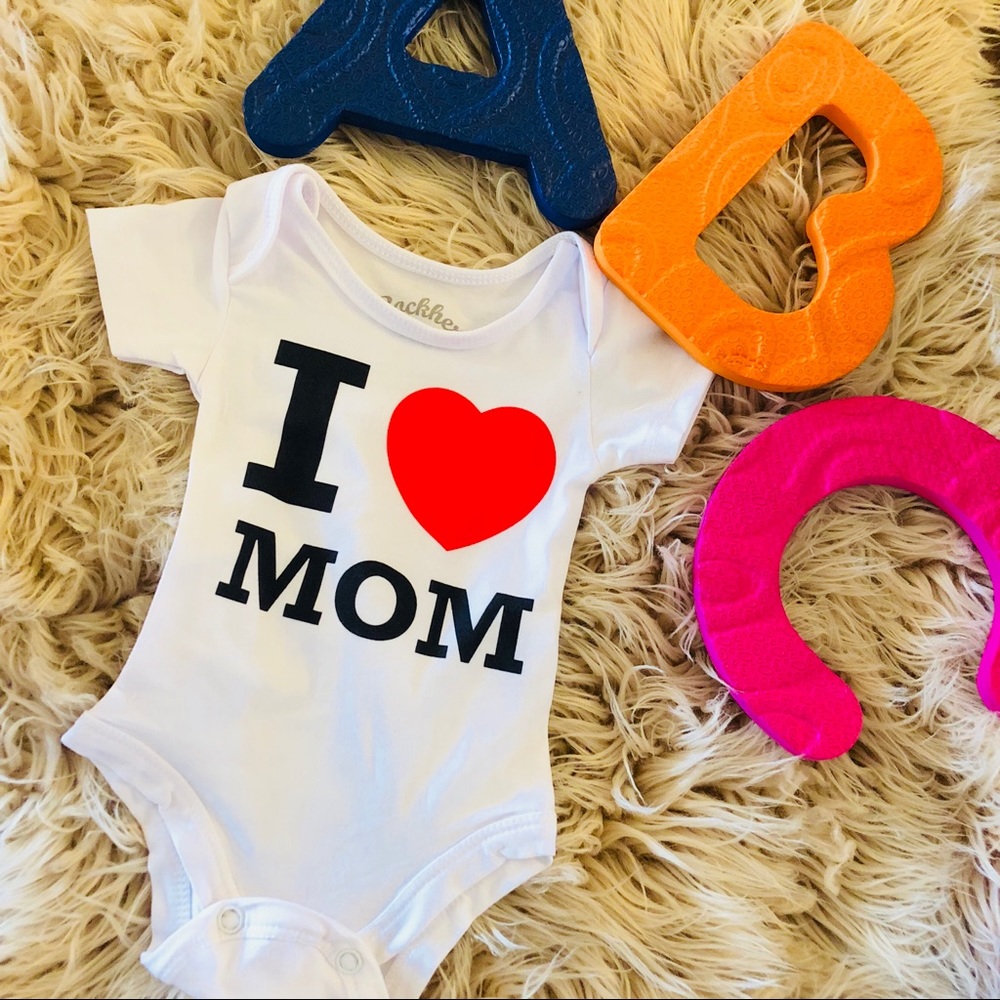 I ❤️ Mom baby onesie